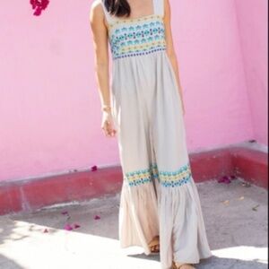 Natural Life hannah smocked floral embroidered romper Size‎ M